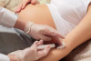 Mẹ trẻ tuổi vẫn cần thực hiện xét nghiệm sàng lọc trước sinh